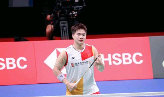 于游泳充满 于游泳充满