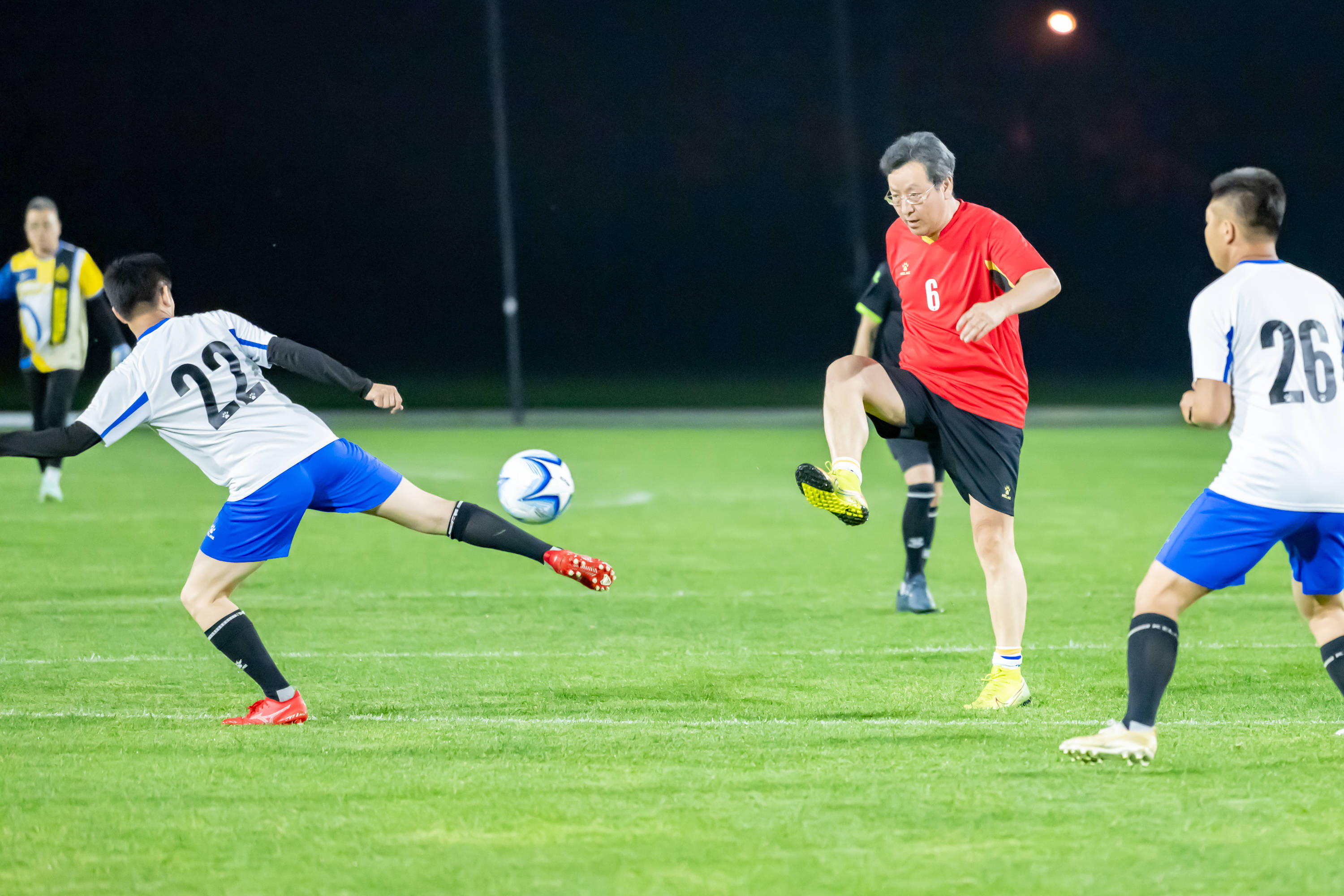 律制裁是不 律制裁是不