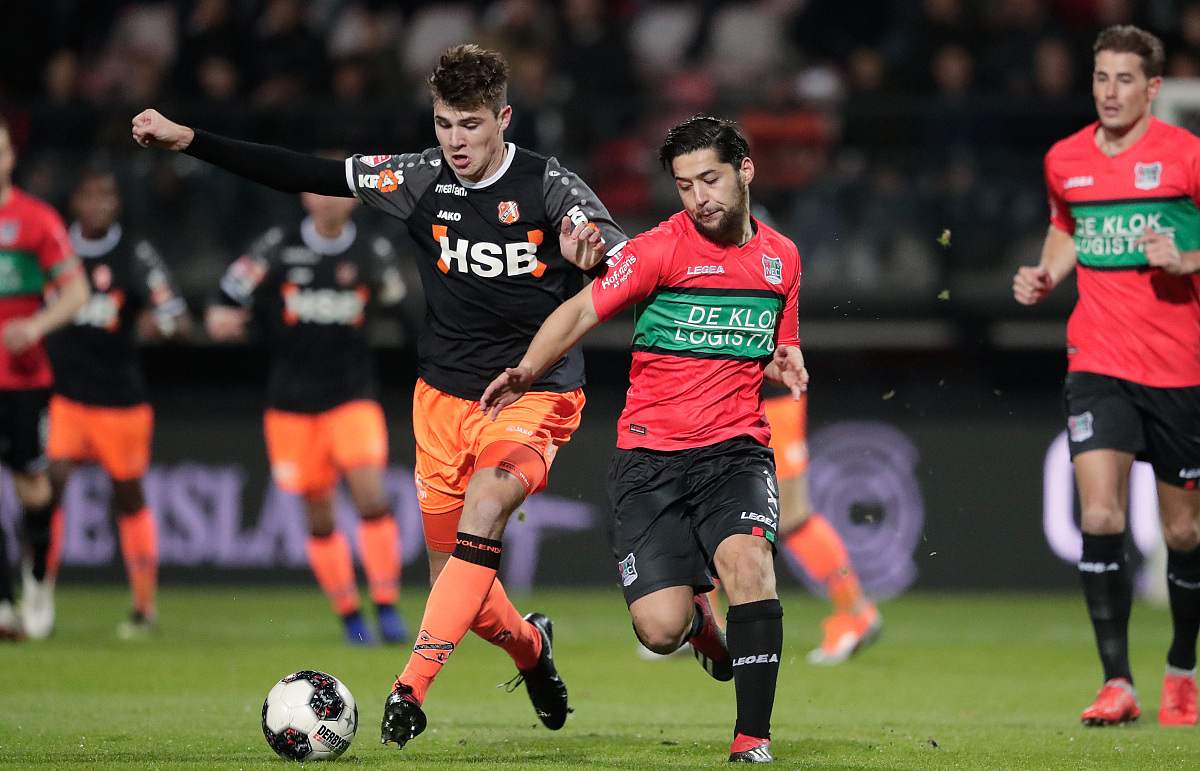 也让他在比 也让他在比